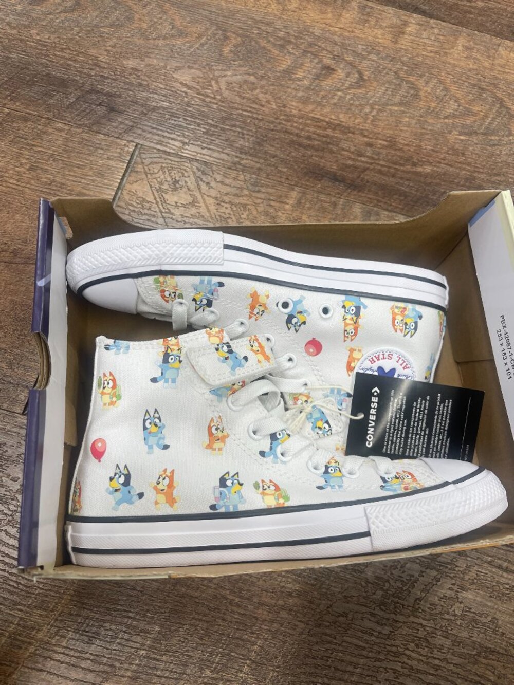 Converse Bluey Chuck Taylor High Tops Youth 2.5 NWT - Picture 7 of 8